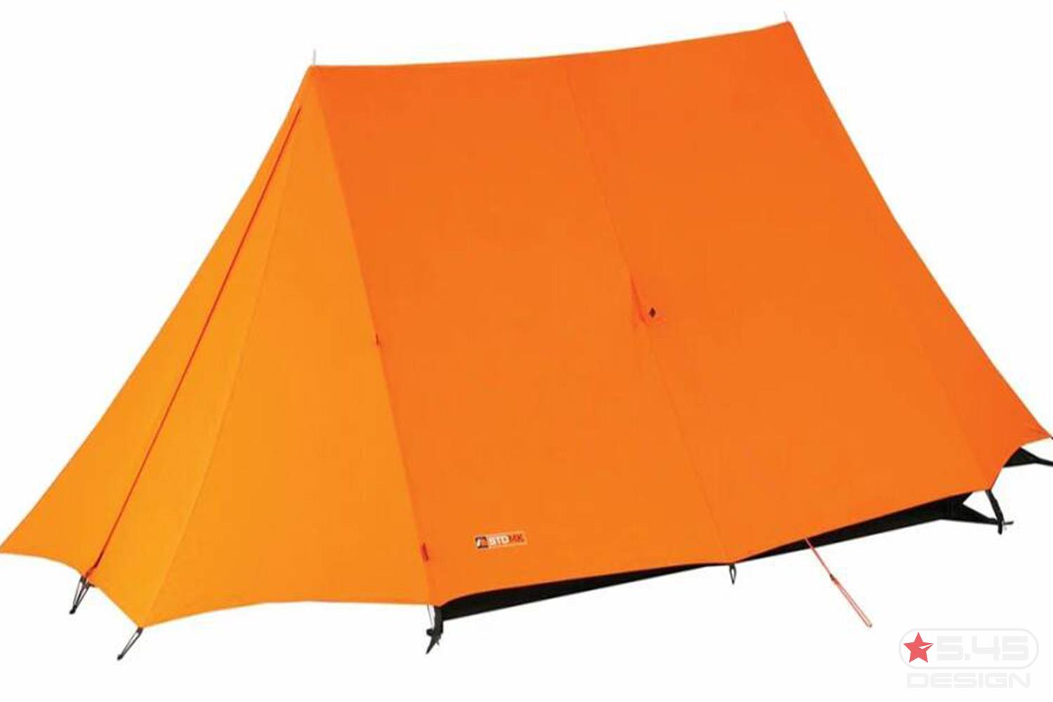 Шотландский альпинист Хэмиш Хэмилтон стал известен благодаря своей идее применения в тентах палаток ярко-жёлтого и оранжевого цветов.